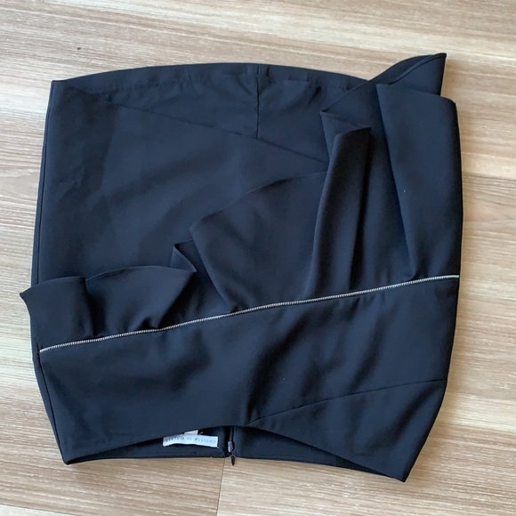 Chelsea &Walker asymmetrical bottom blk mini skirt - Picture 8 of 16